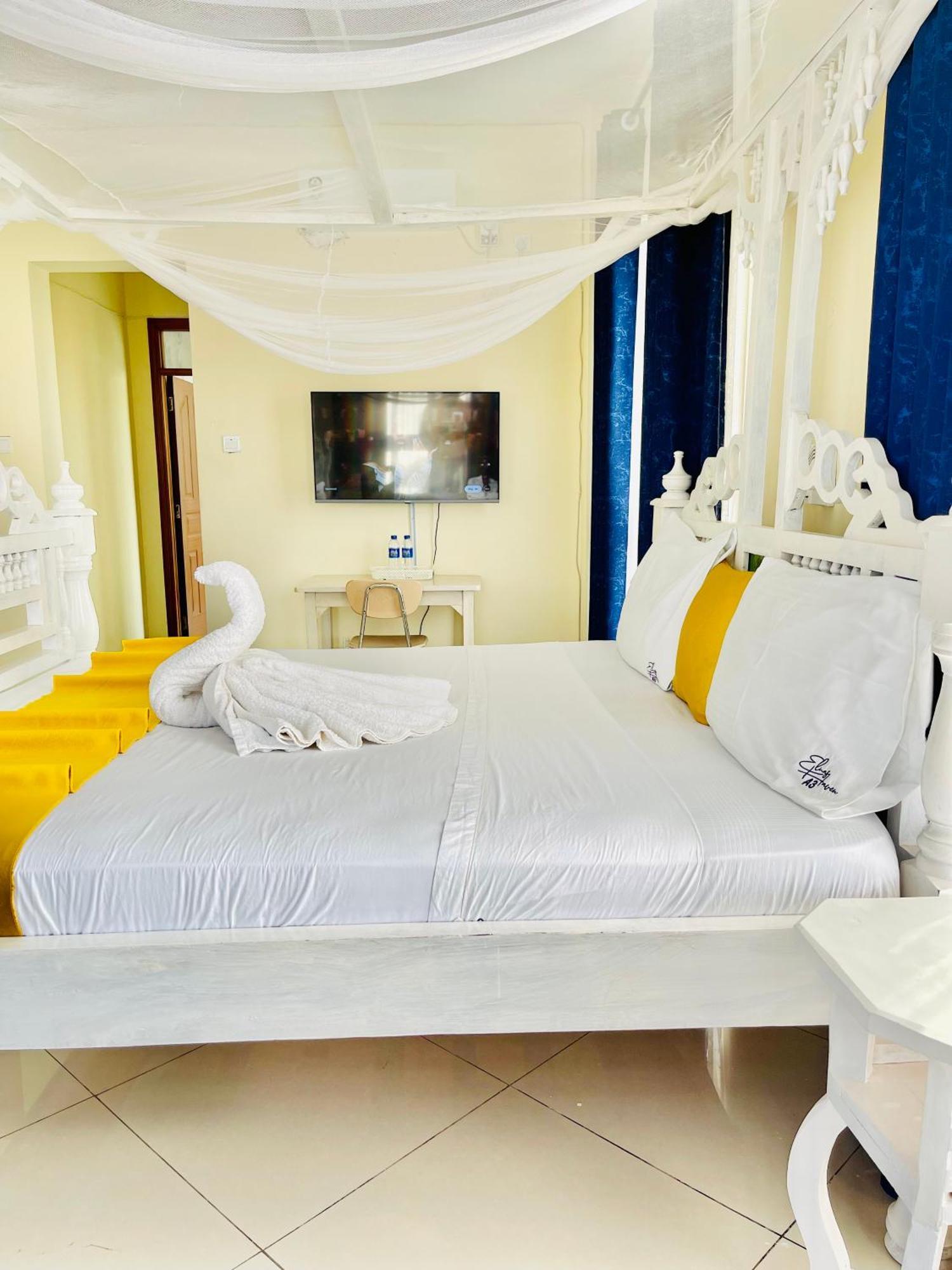 Elna'S Nyali - Work & Unwind - Pool, Sea Views, Ac & Fast Wi-Fi Mombasa Exterior foto