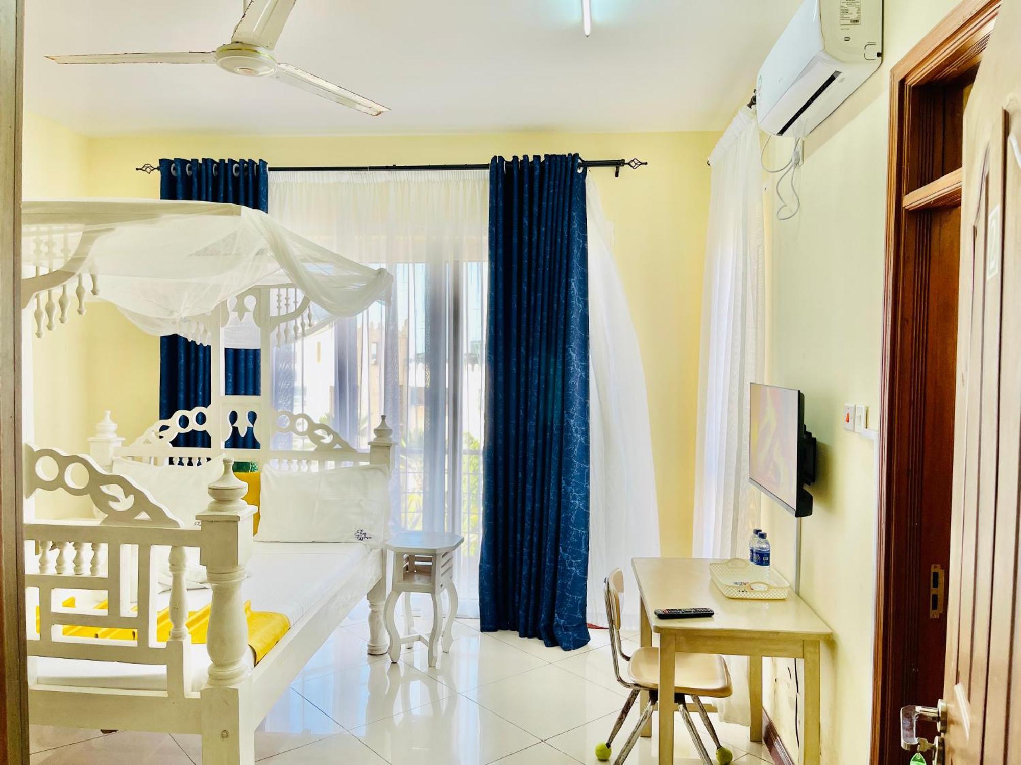 Elna'S Nyali - Work & Unwind - Pool, Sea Views, Ac & Fast Wi-Fi Mombasa Exterior foto