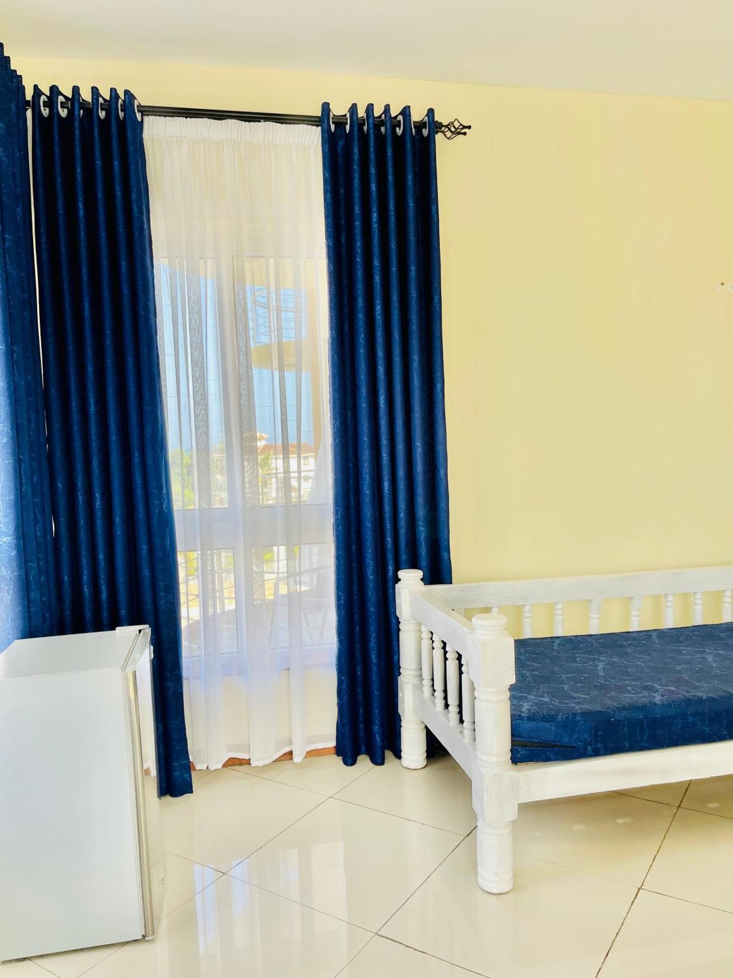 Elna'S Nyali - Work & Unwind - Pool, Sea Views, Ac & Fast Wi-Fi Mombasa Exterior foto