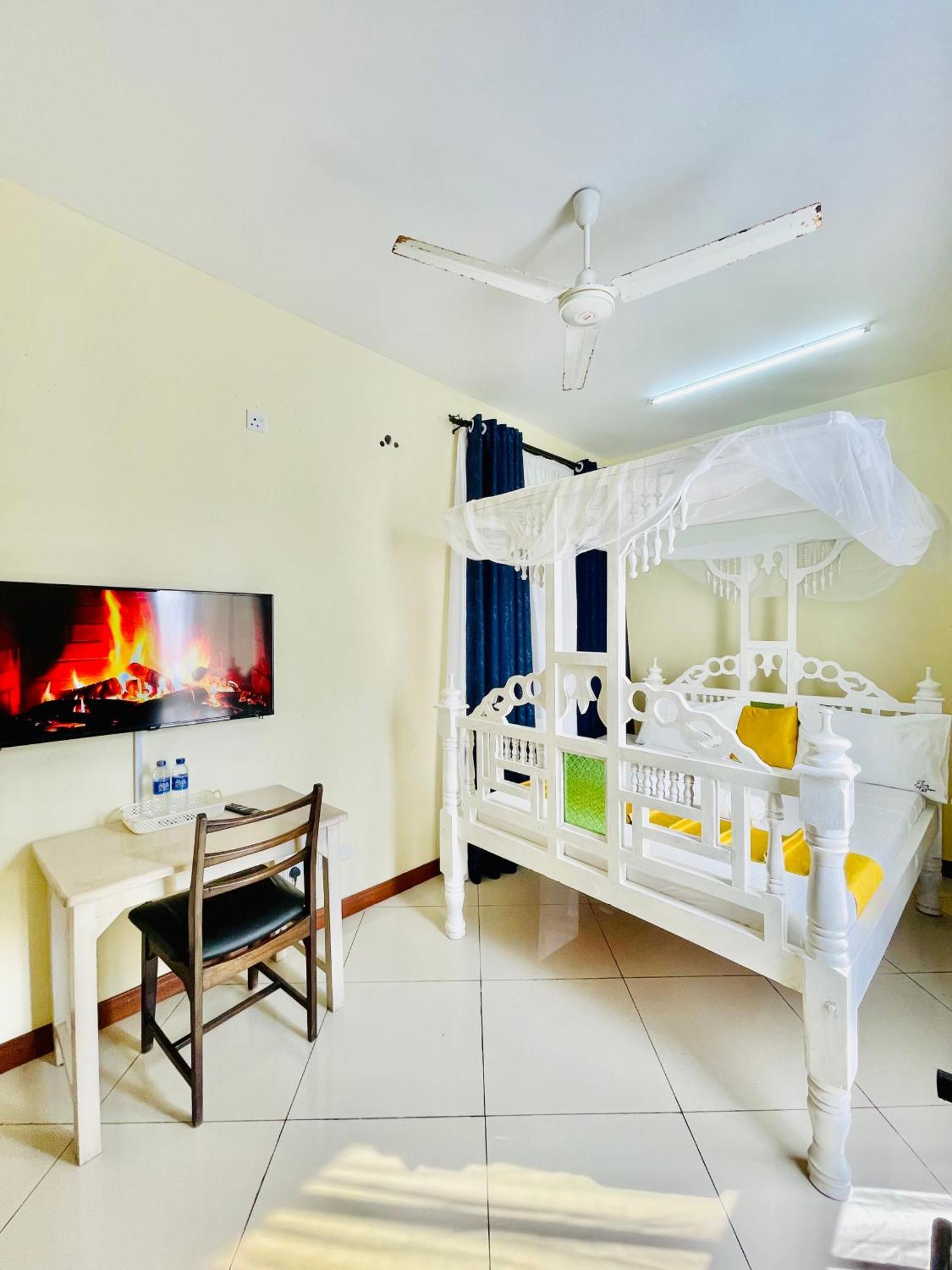 Elna'S Nyali - Work & Unwind - Pool, Sea Views, Ac & Fast Wi-Fi Mombasa Exterior foto
