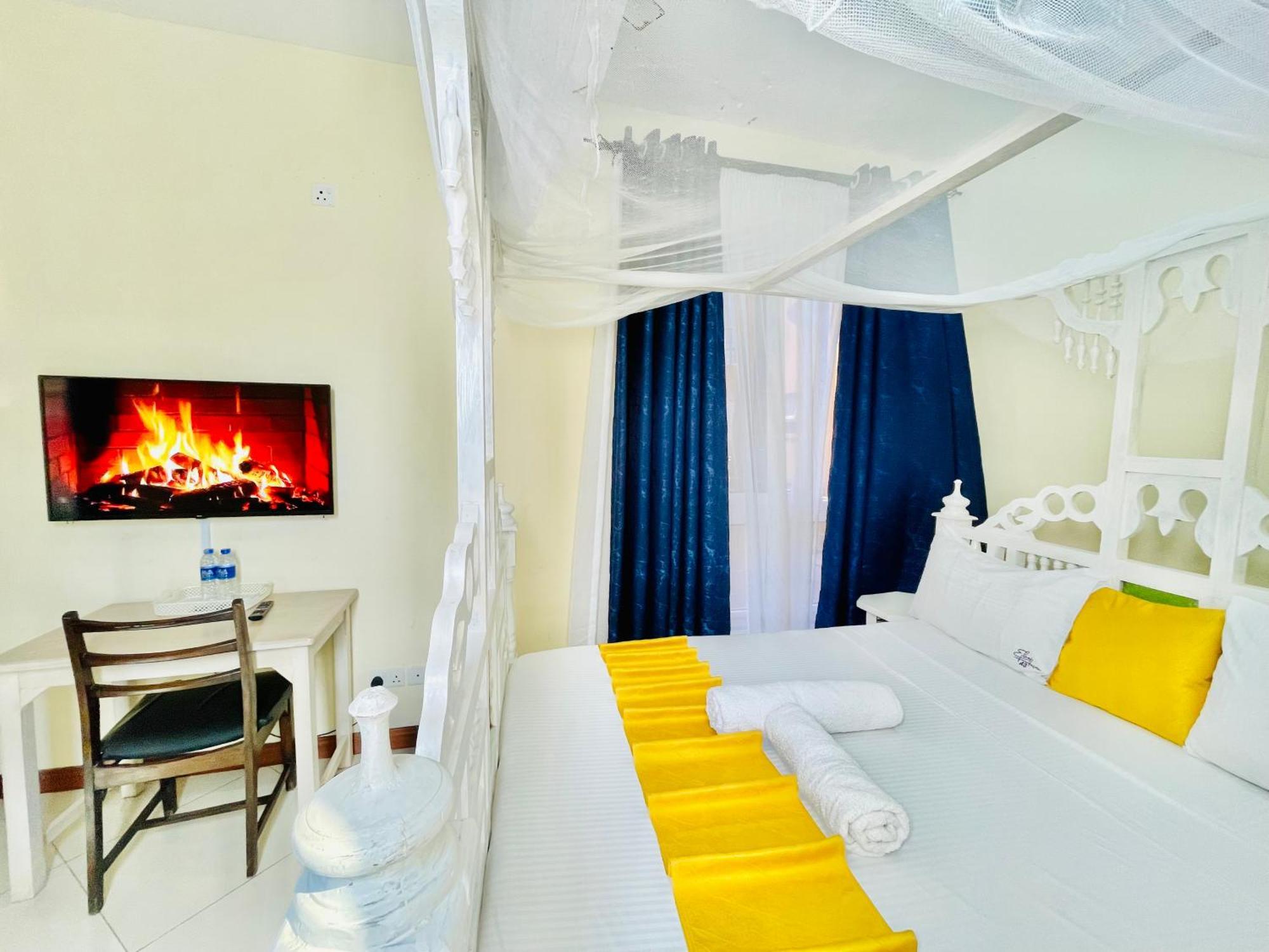 Elna'S Nyali - Work & Unwind - Pool, Sea Views, Ac & Fast Wi-Fi Mombasa Exterior foto