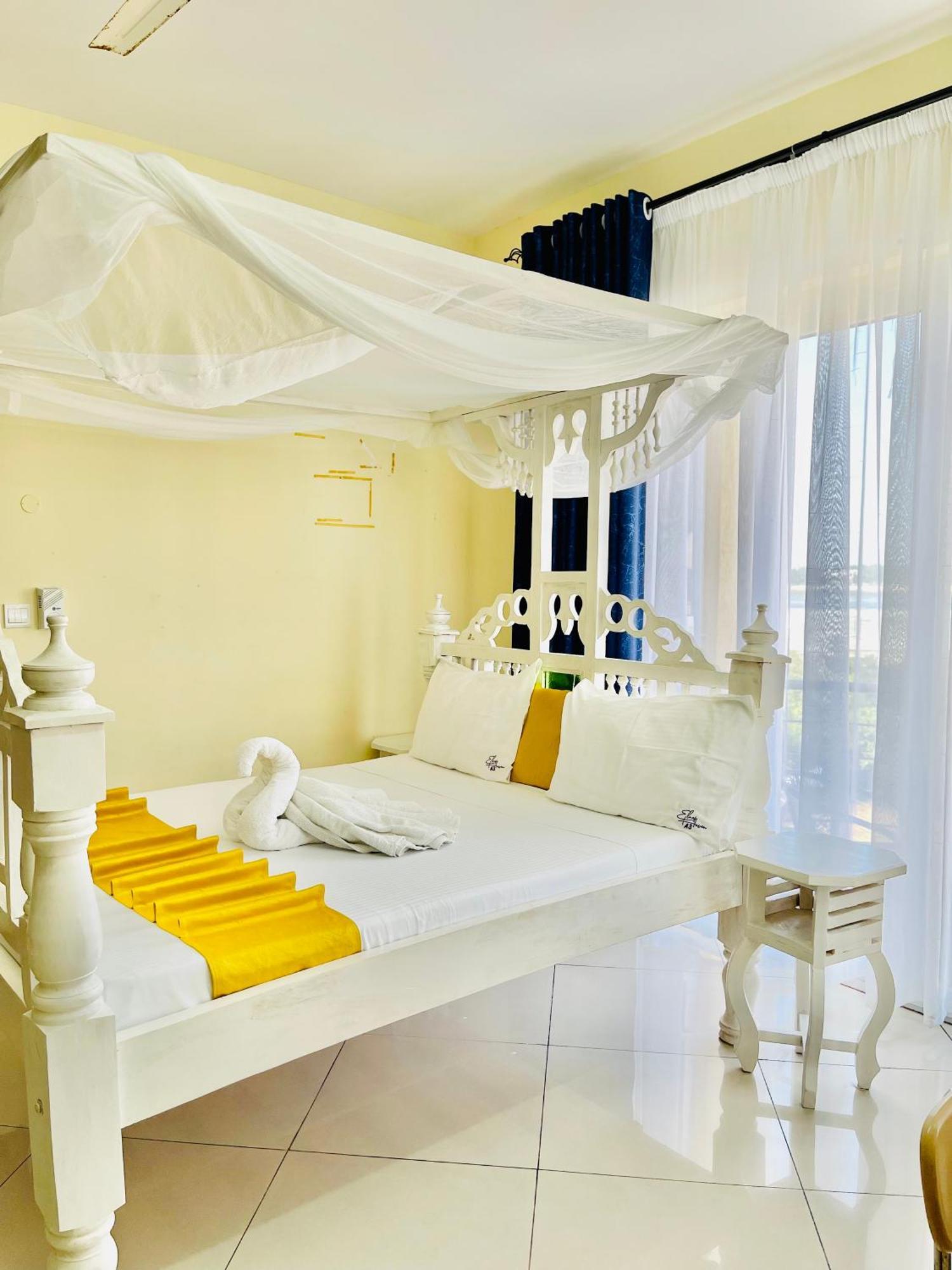 Elna'S Nyali - Work & Unwind - Pool, Sea Views, Ac & Fast Wi-Fi Mombasa Exterior foto