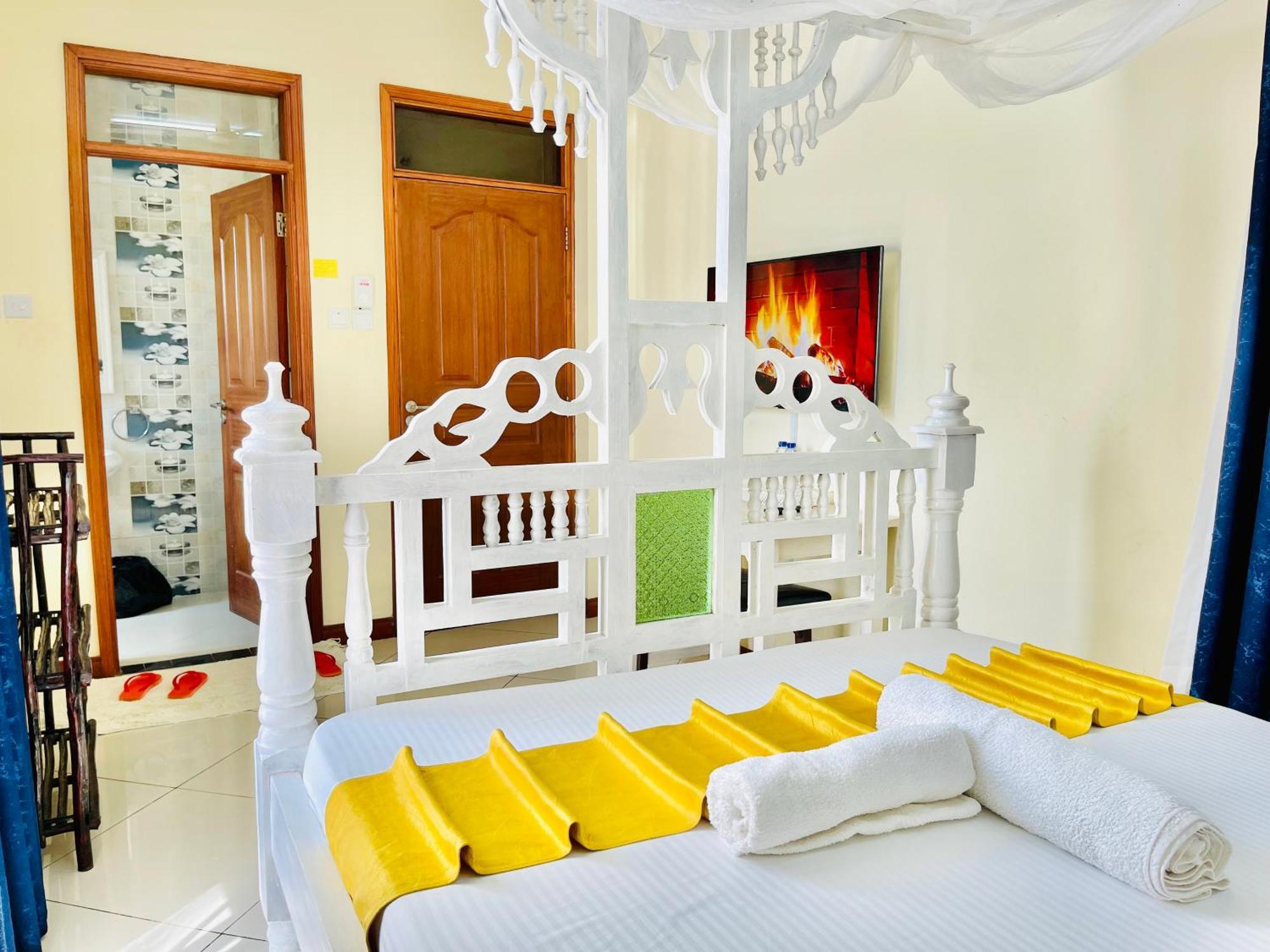 Elna'S Nyali - Work & Unwind - Pool, Sea Views, Ac & Fast Wi-Fi Mombasa Exterior foto