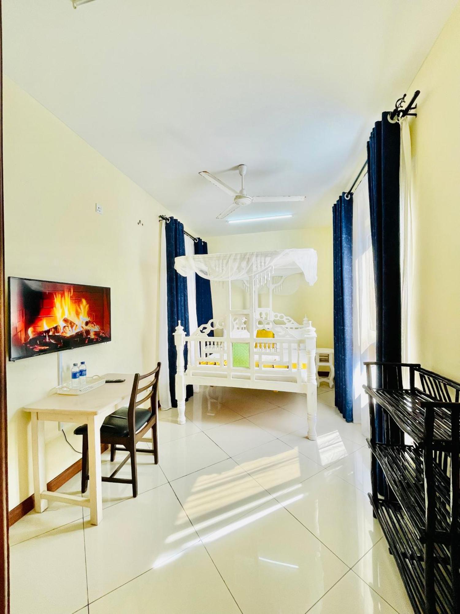 Elna'S Nyali - Work & Unwind - Pool, Sea Views, Ac & Fast Wi-Fi Mombasa Exterior foto
