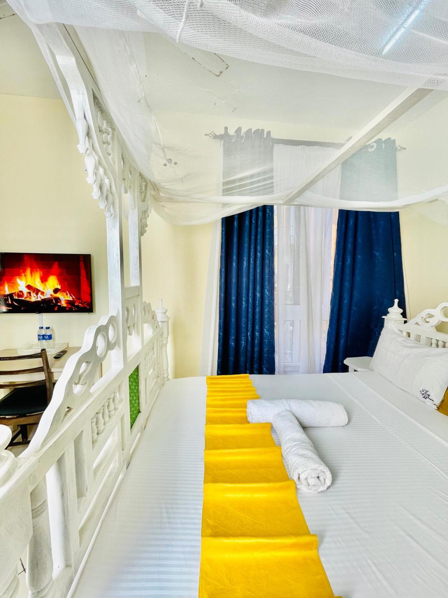 Elna'S Nyali - Work & Unwind - Pool, Sea Views, Ac & Fast Wi-Fi Mombasa Exterior foto