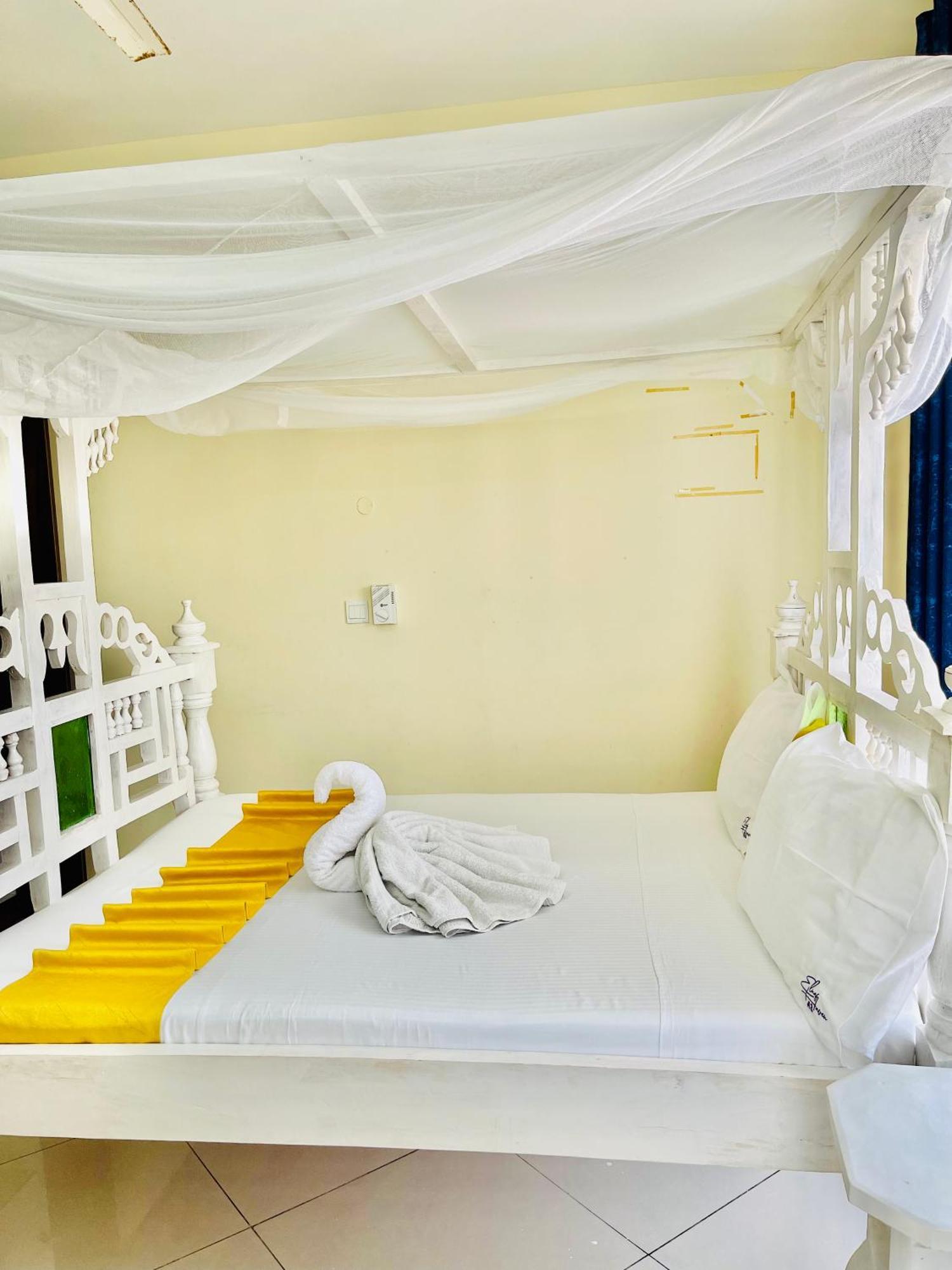 Elna'S Nyali - Work & Unwind - Pool, Sea Views, Ac & Fast Wi-Fi Mombasa Exterior foto