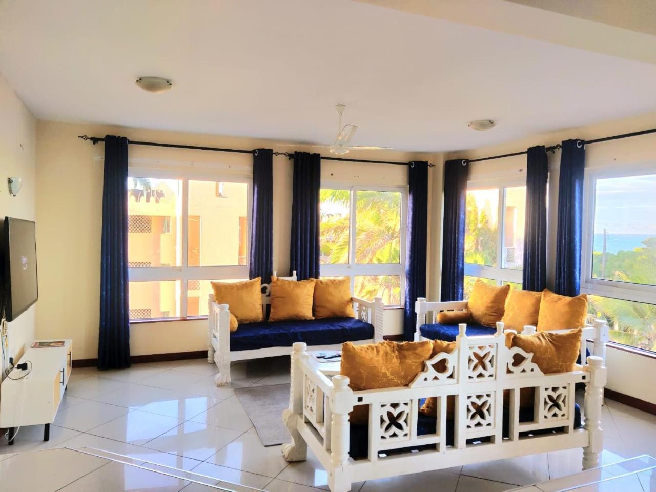 Elna'S Nyali - Work & Unwind - Pool, Sea Views, Ac & Fast Wi-Fi Mombasa Exterior foto