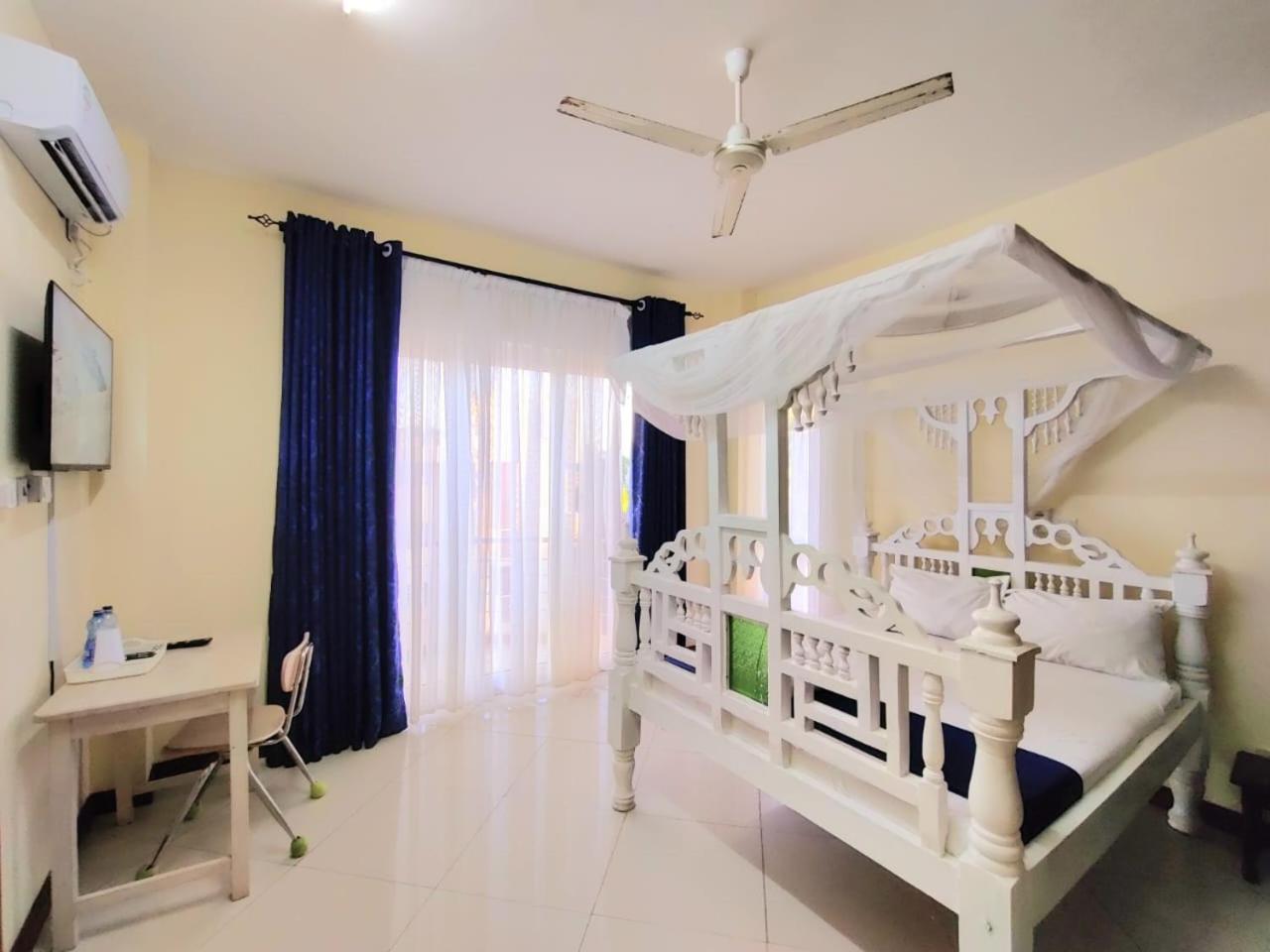 Elna'S Nyali - Work & Unwind - Pool, Sea Views, Ac & Fast Wi-Fi Mombasa Exterior foto