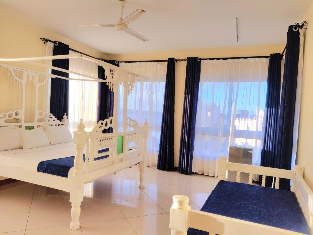 Elna'S Nyali - Work & Unwind - Pool, Sea Views, Ac & Fast Wi-Fi Mombasa Exterior foto