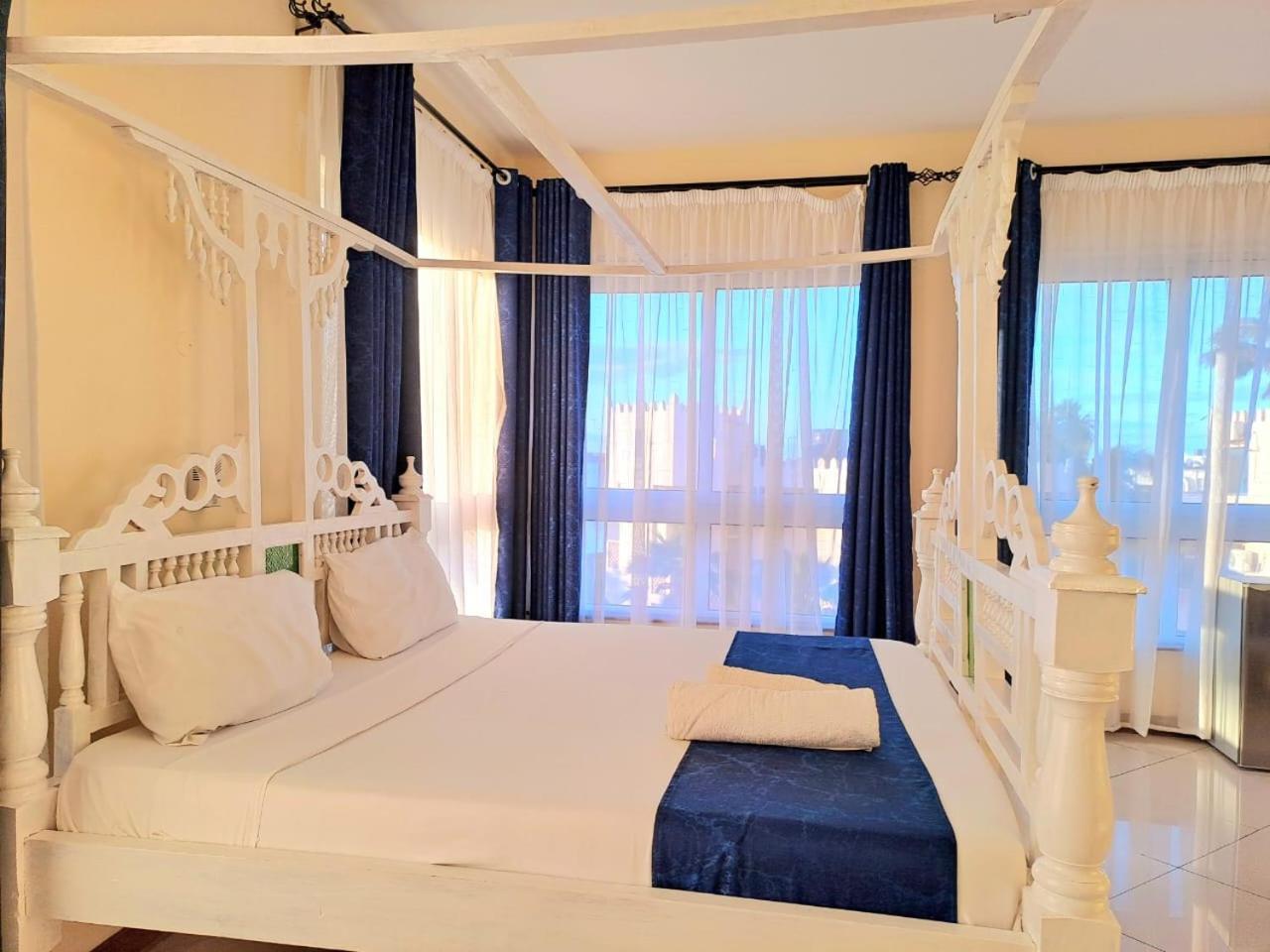 Elna'S Nyali - Work & Unwind - Pool, Sea Views, Ac & Fast Wi-Fi Mombasa Exterior foto